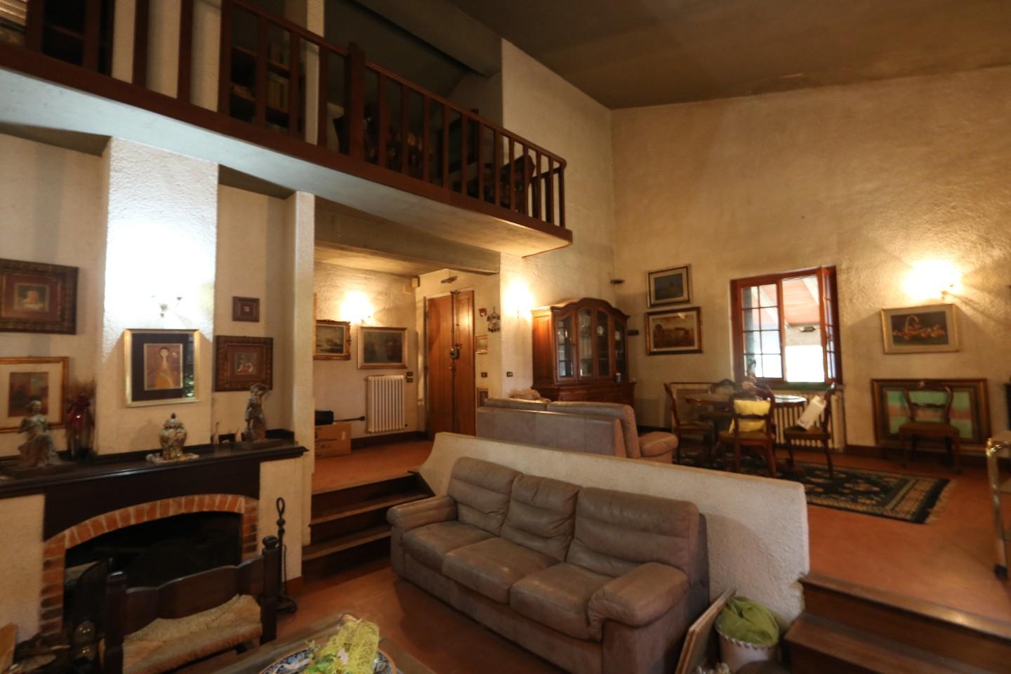 Immagine 6 di Villa in vendita  a Cascina