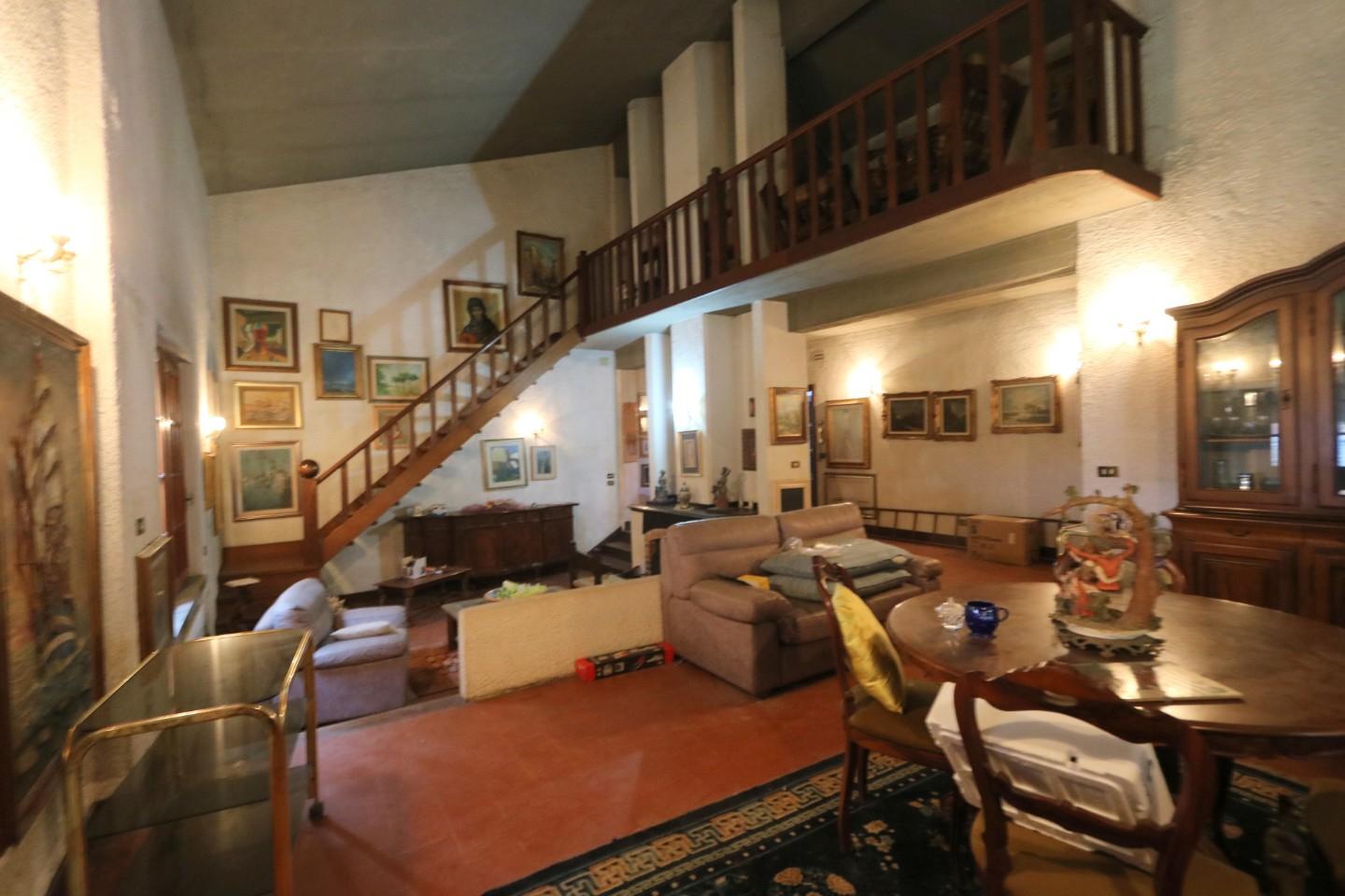 Immagine 3 di Villa in vendita  a Cascina