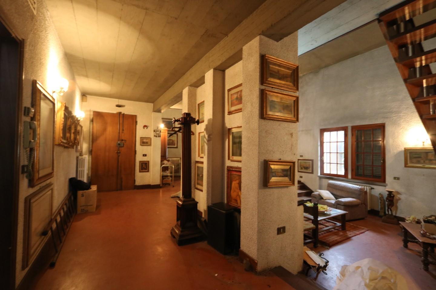 Immagine 9 di Villa in vendita  a Cascina