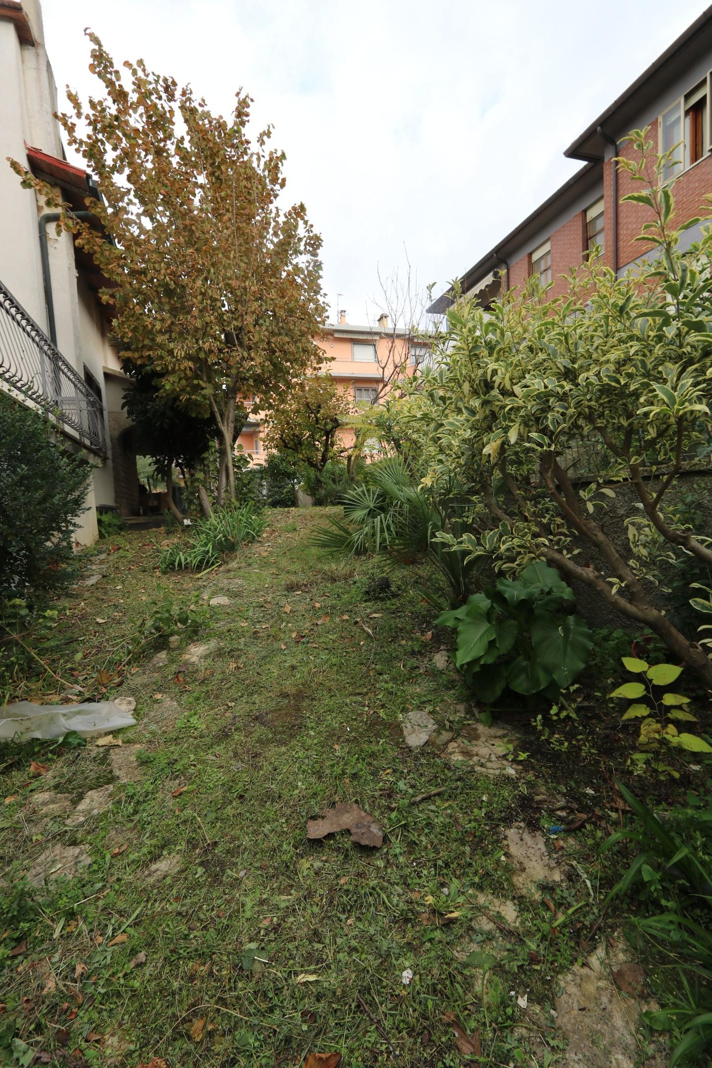 Immagine 21 di Villa in vendita  a Cascina