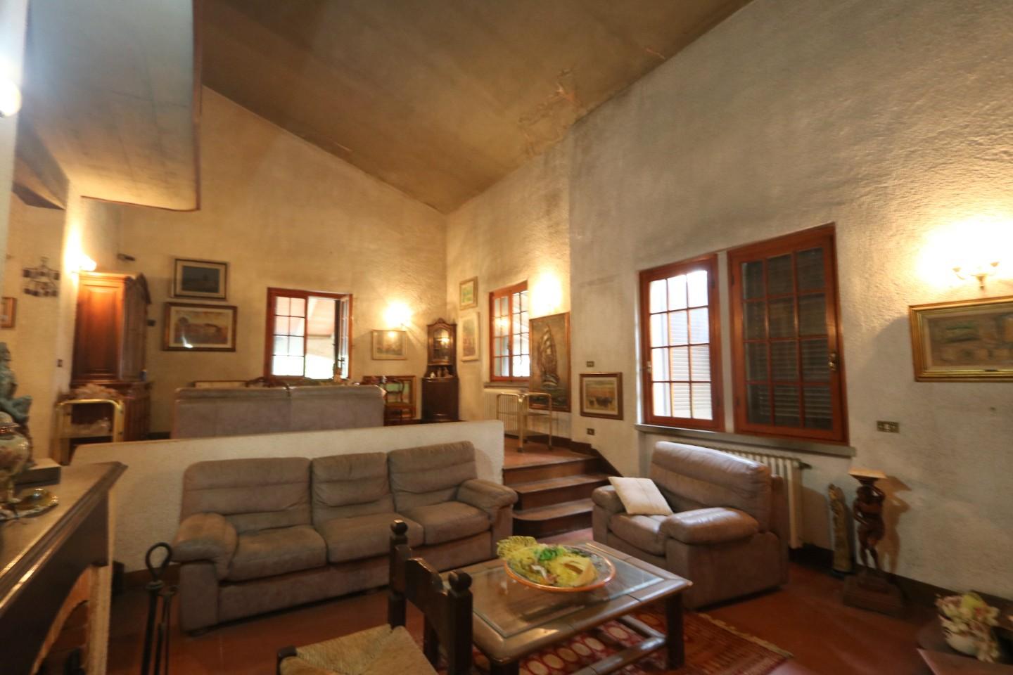 Immagine 5 di Villa in vendita  a Cascina