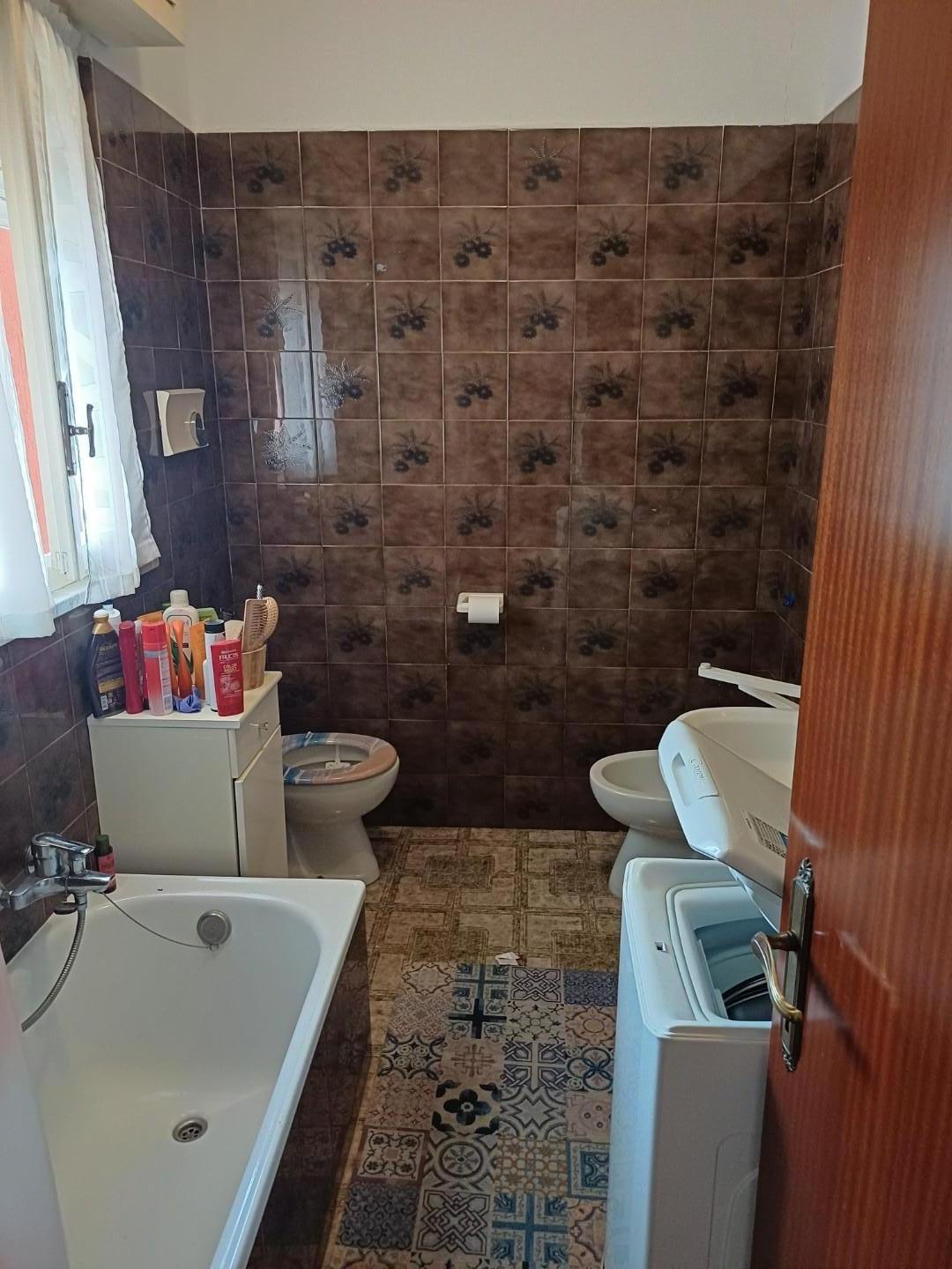 Immagine 2 di Appartamento in vendita  a Ortonovo