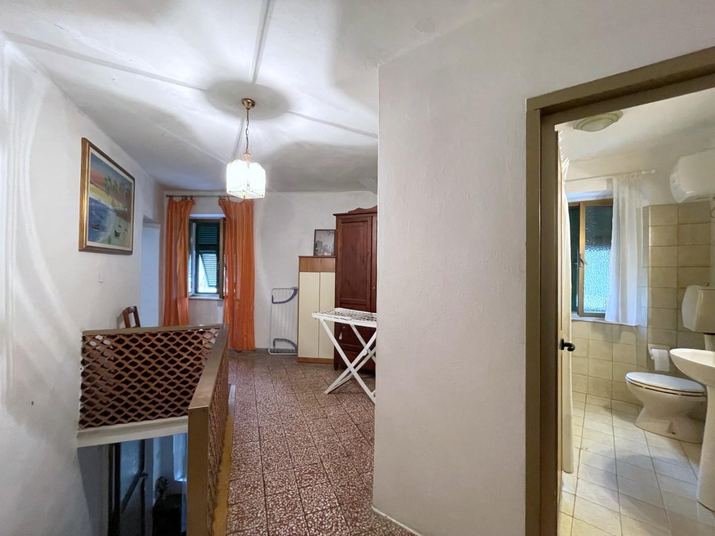 Immagine 21 di Terratetto in vendita  a Montignoso