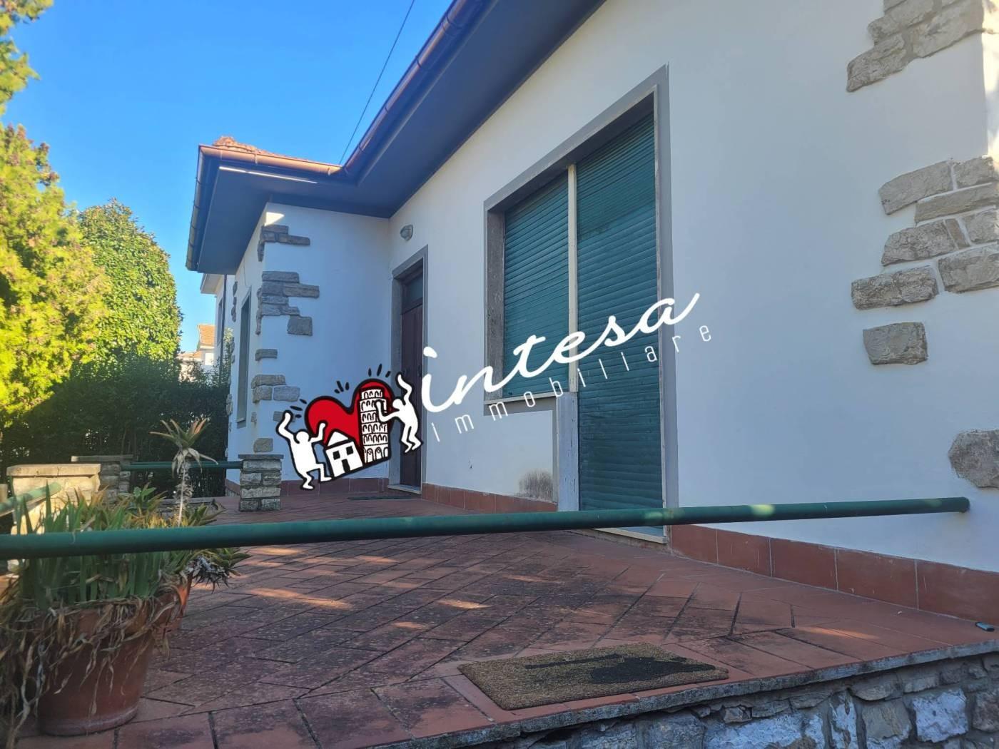 Immagine 7 di Villa in vendita  a Pisa