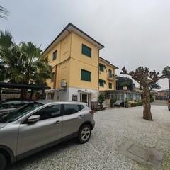 Immagine 3 di Albergo/B&B/Residence in vendita  a Massa