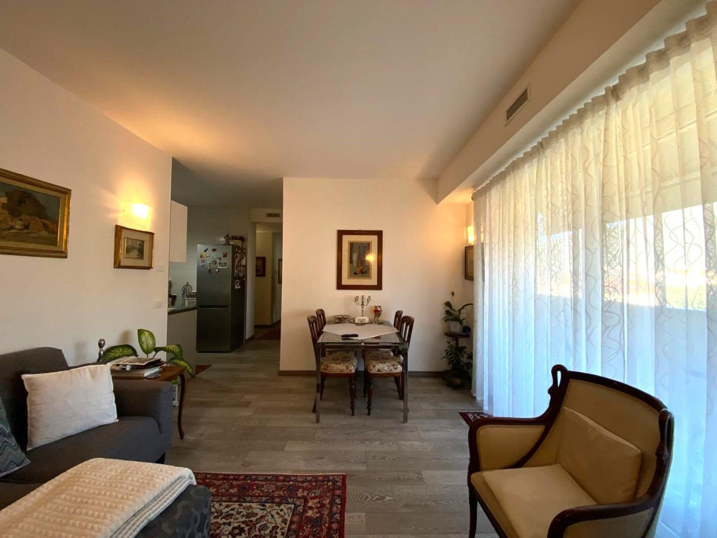 Immagine 2 di Appartamento in vendita  a Massa