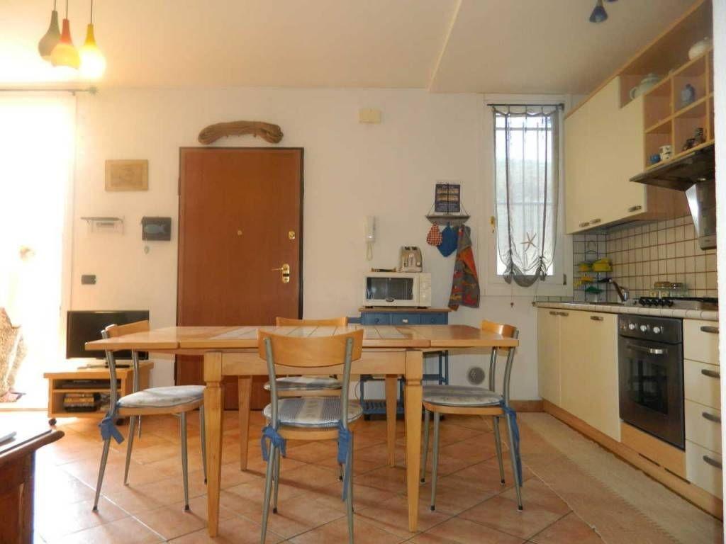 Immagine 17 di Appartamento in vendita  a Ameglia