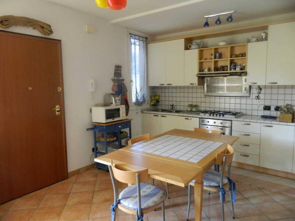 Immagine 13 di Appartamento in vendita  a Ameglia