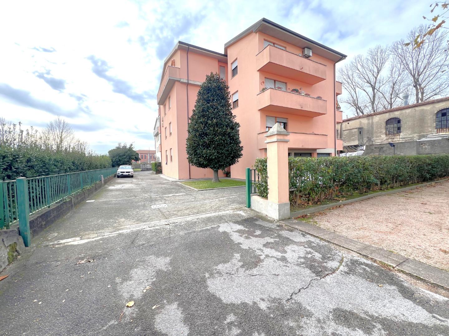 Immagine 2 di Appartamento in vendita  a Cascina