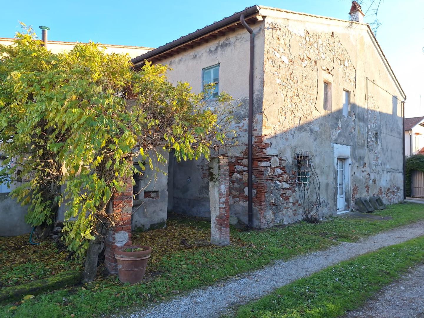 Immagine 11 di Rustico / casale in vendita  a Cascina