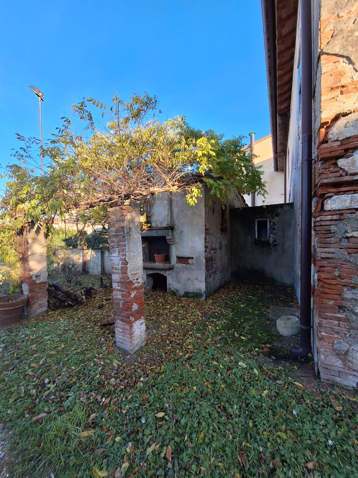Immagine 12 di Rustico / casale in vendita  a Cascina