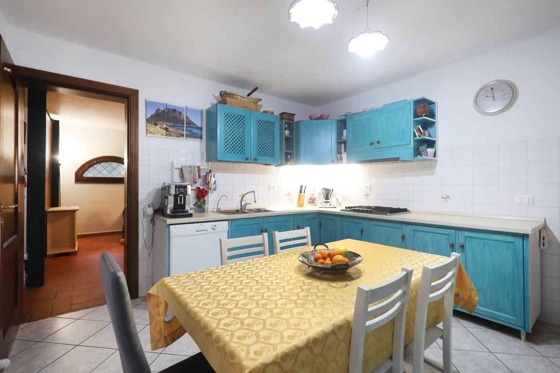 Immagine 10 di Villa in vendita  a Cascina