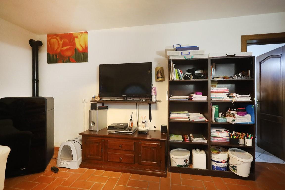 Immagine 12 di Villa in vendita  a Cascina