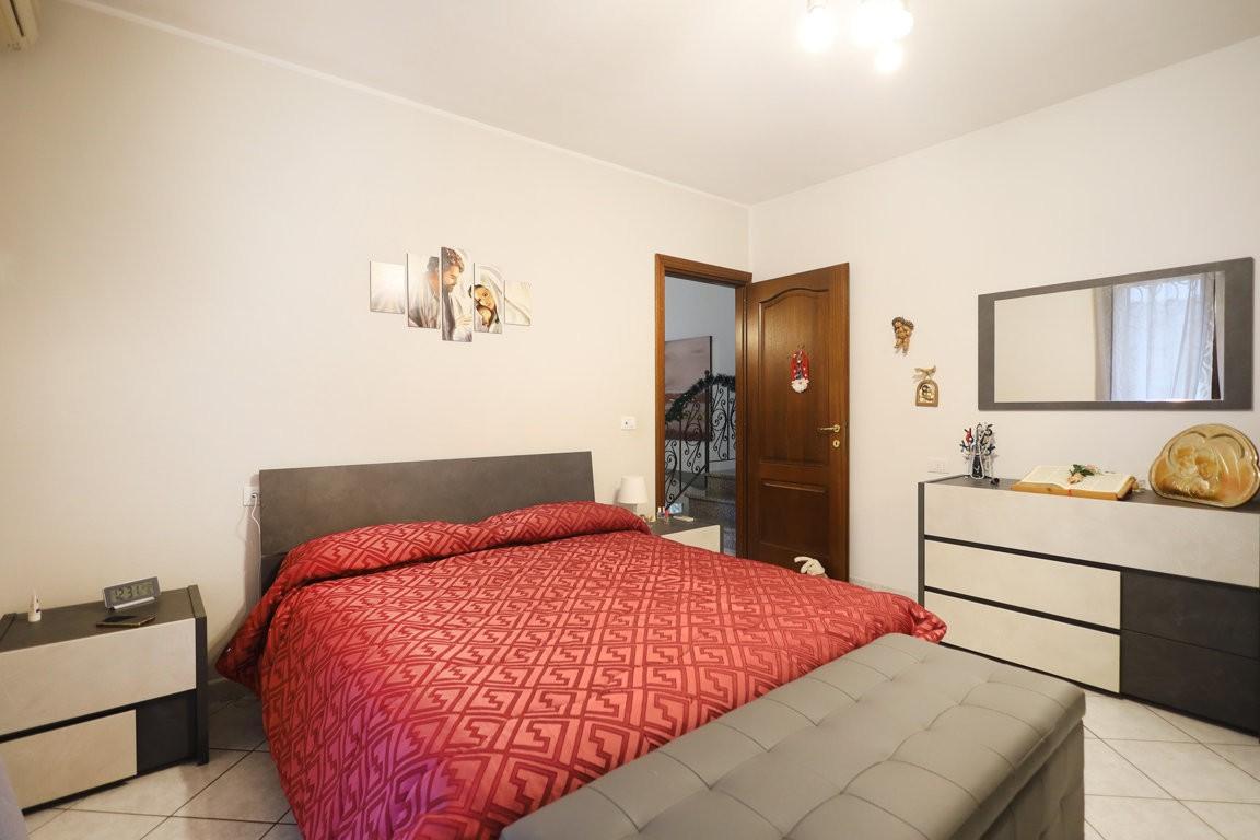 Immagine 16 di Villa in vendita  a Cascina