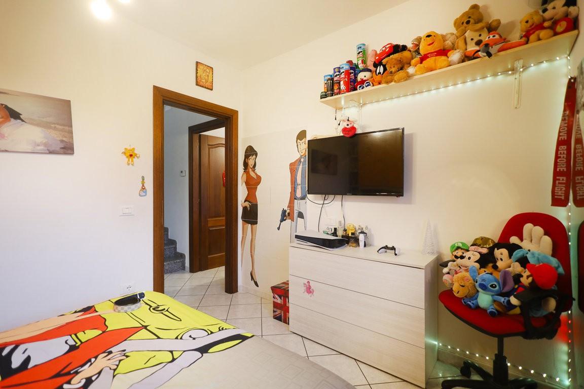 Immagine 18 di Villa in vendita  a Cascina