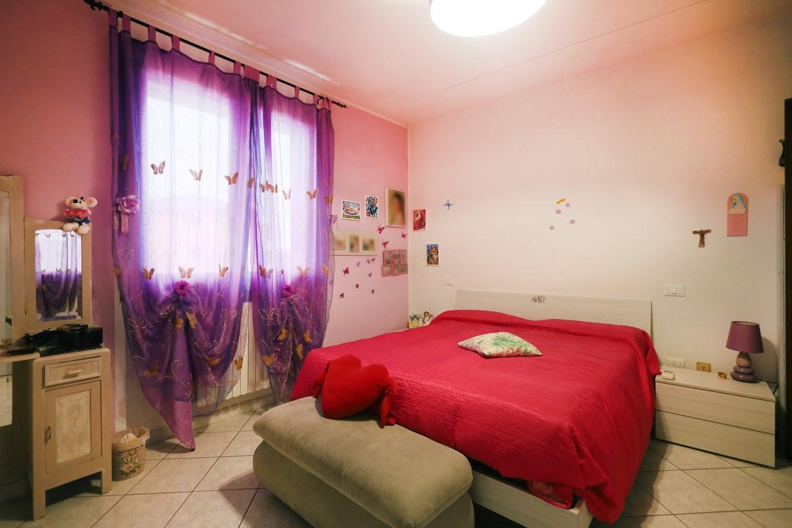 Immagine 21 di Villa in vendita  a Cascina