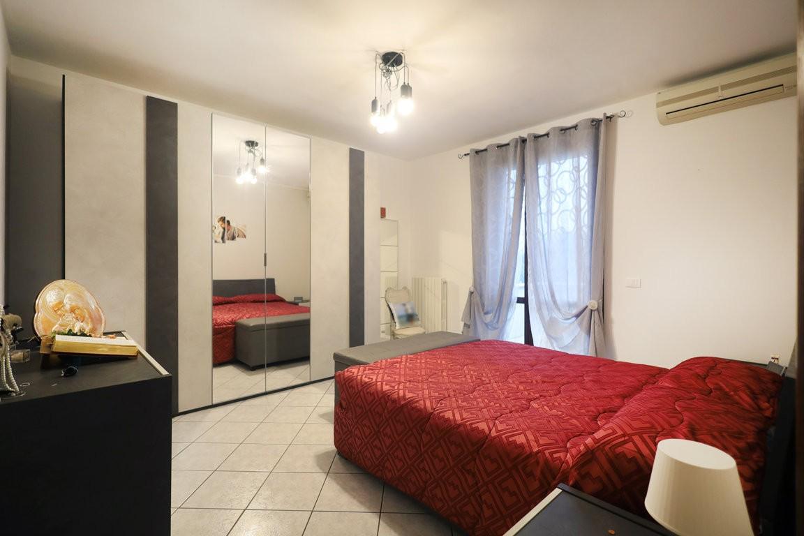 Immagine 15 di Villa in vendita  a Cascina