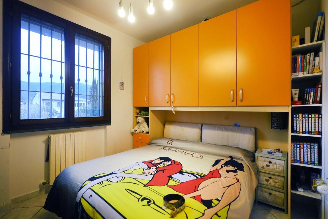 Immagine 19 di Villa in vendita  a Cascina