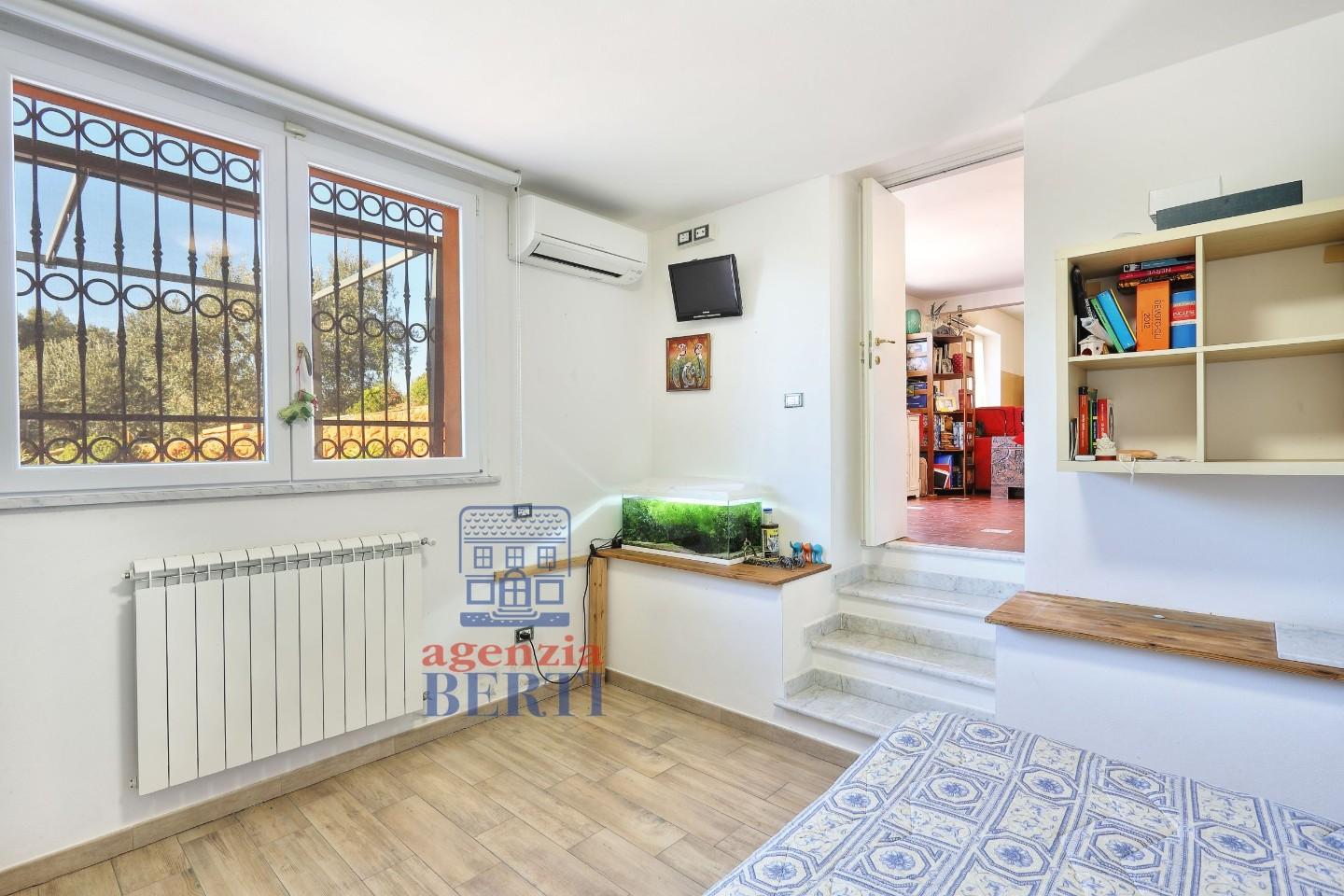 Immagine 27 di Villa in vendita  a Rosignano Marittimo