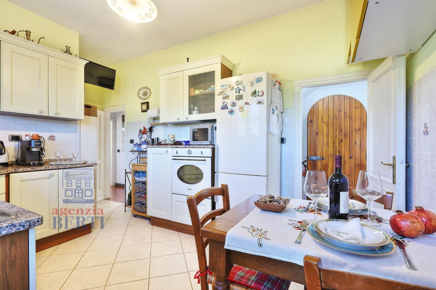 Immagine 14 di Villa in vendita  a Rosignano Marittimo