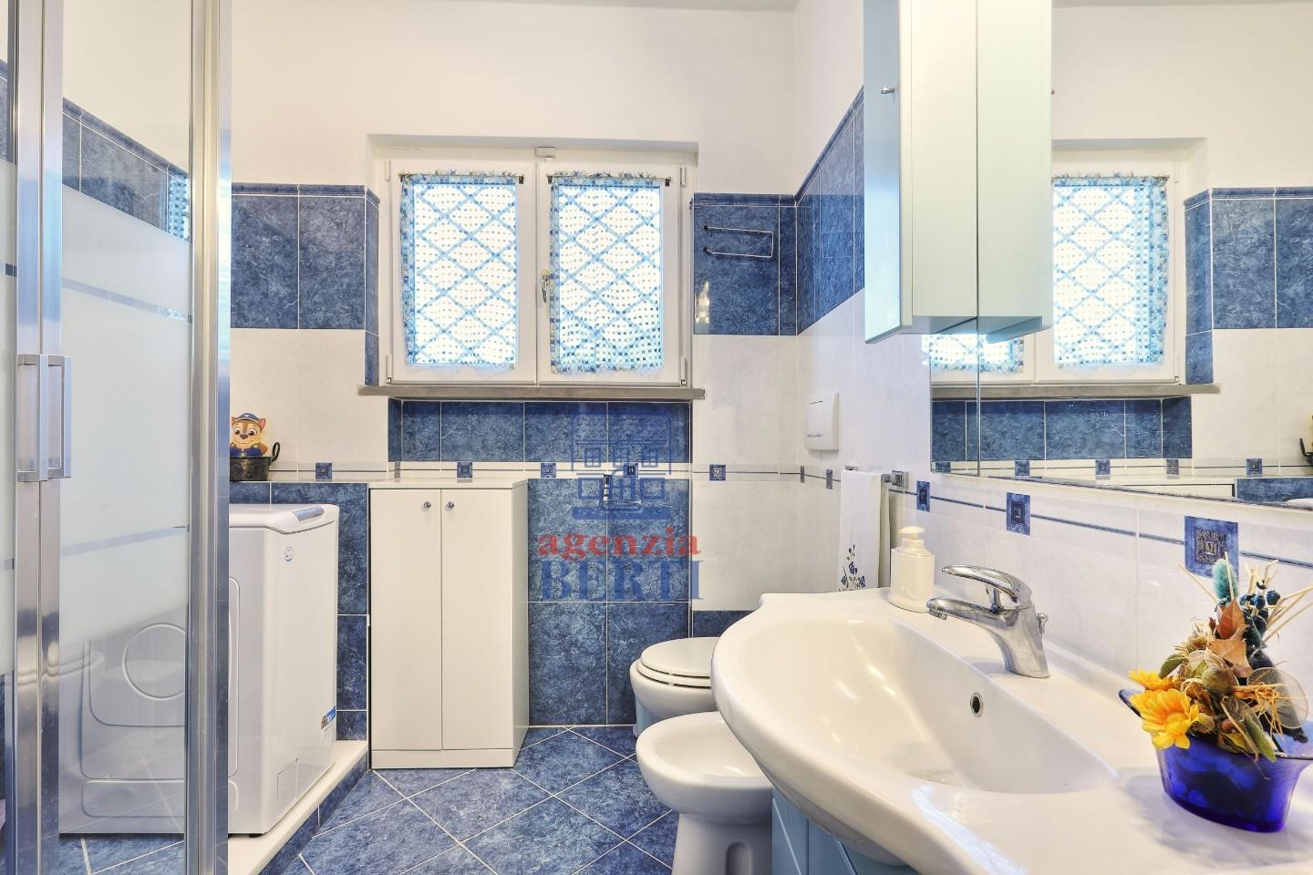 Immagine 22 di Villa in vendita  a Rosignano Marittimo