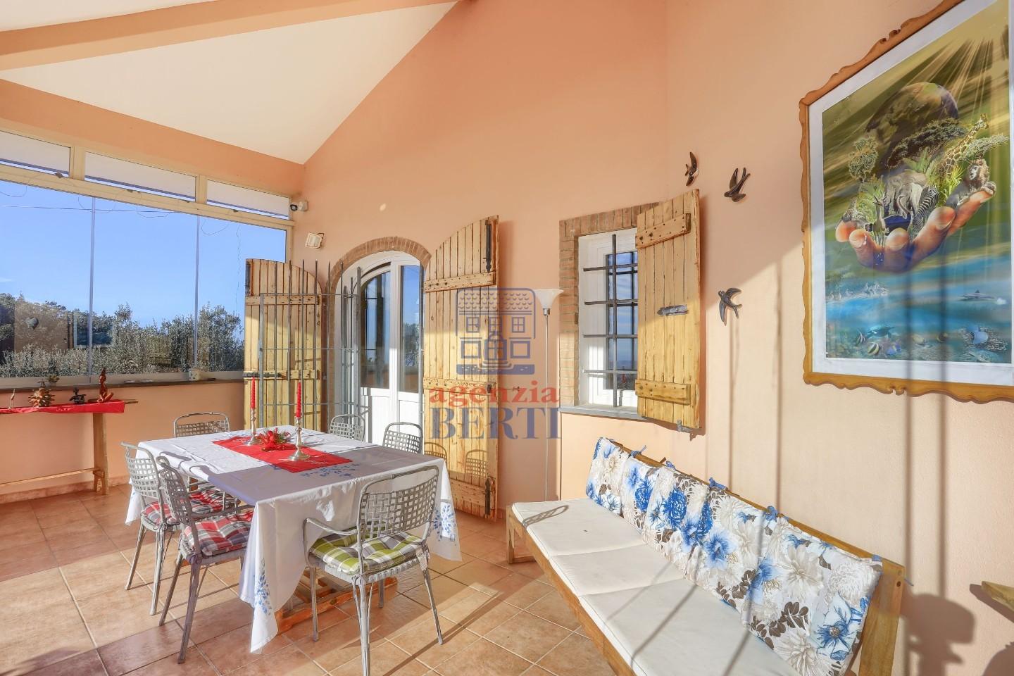 Immagine 8 di Villa in vendita  a Rosignano Marittimo