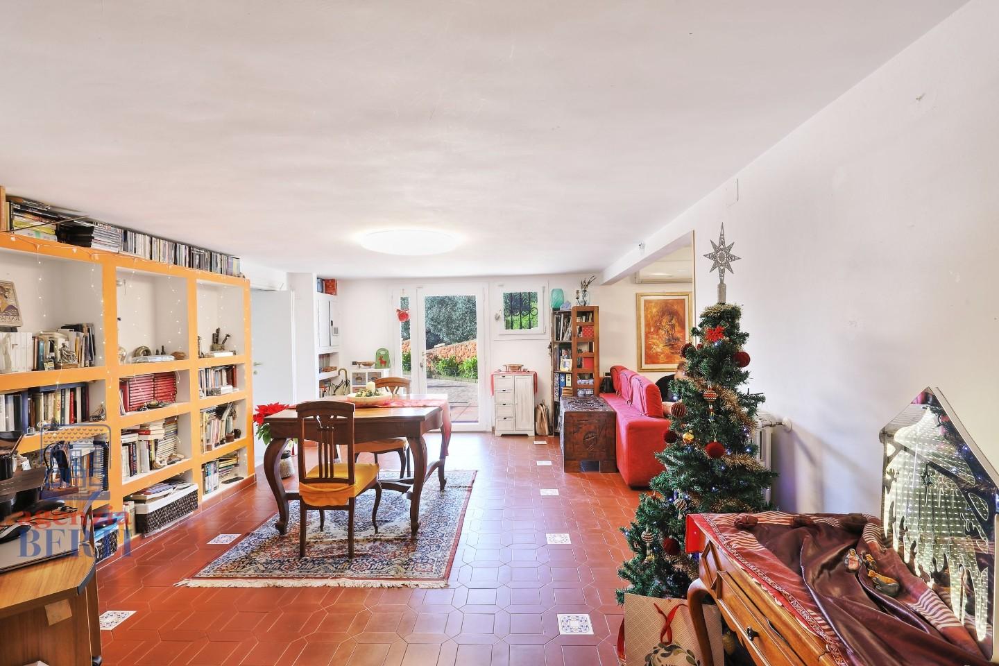 Immagine 23 di Villa in vendita  a Rosignano Marittimo