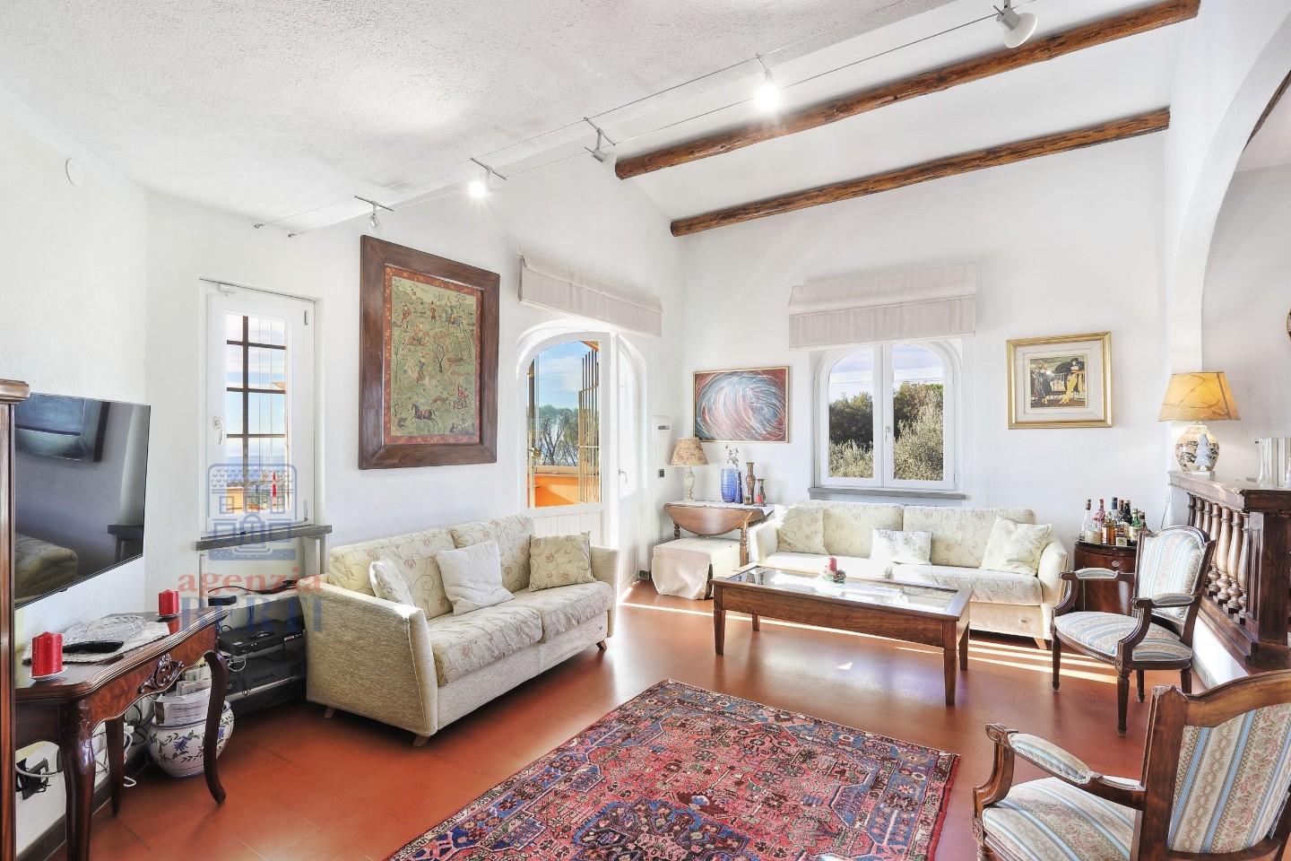 Immagine 9 di Villa in vendita  a Rosignano Marittimo