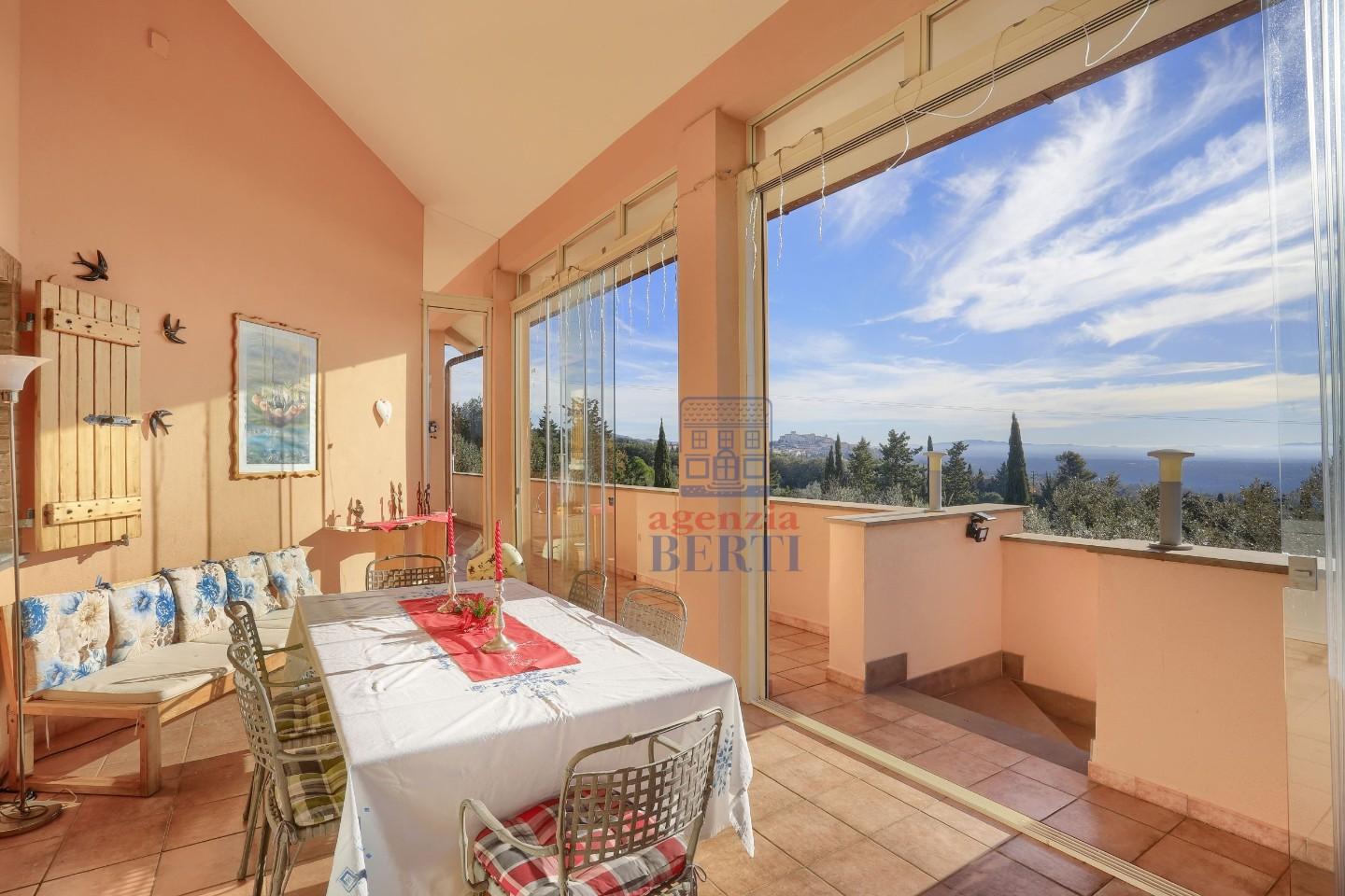 Immagine 7 di Villa in vendita  a Rosignano Marittimo