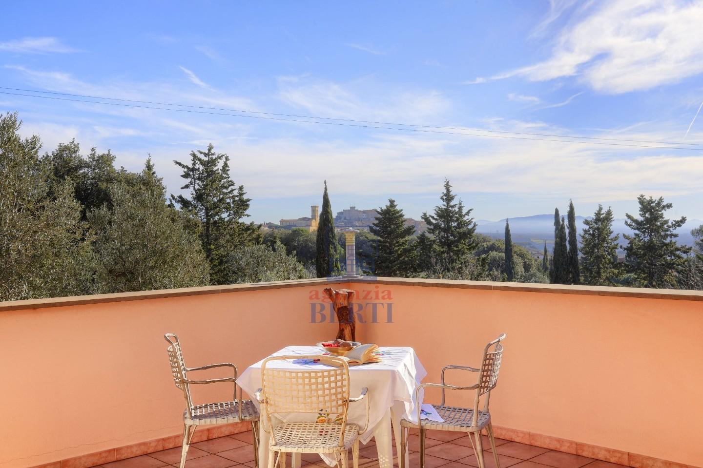 Immagine 6 di Villa in vendita  a Rosignano Marittimo