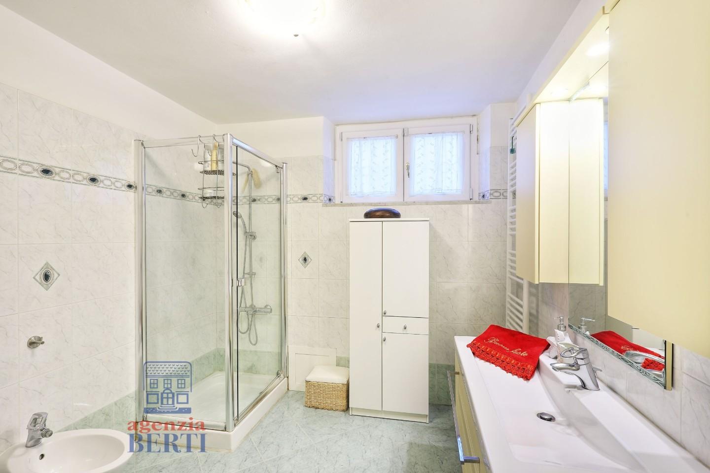 Immagine 30 di Villa in vendita  a Rosignano Marittimo