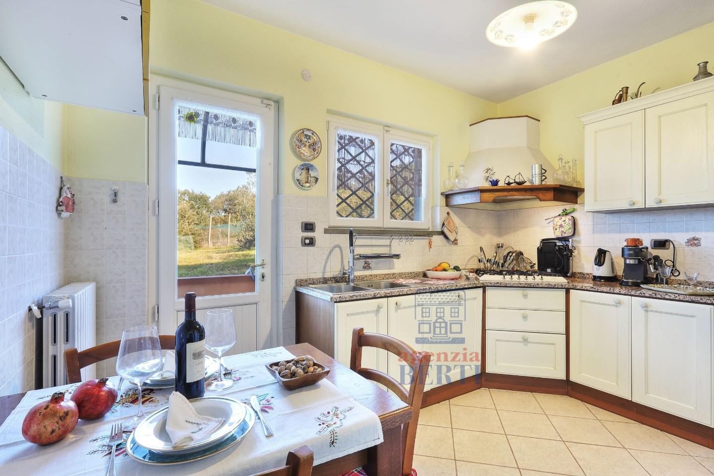 Immagine 13 di Villa in vendita  a Rosignano Marittimo