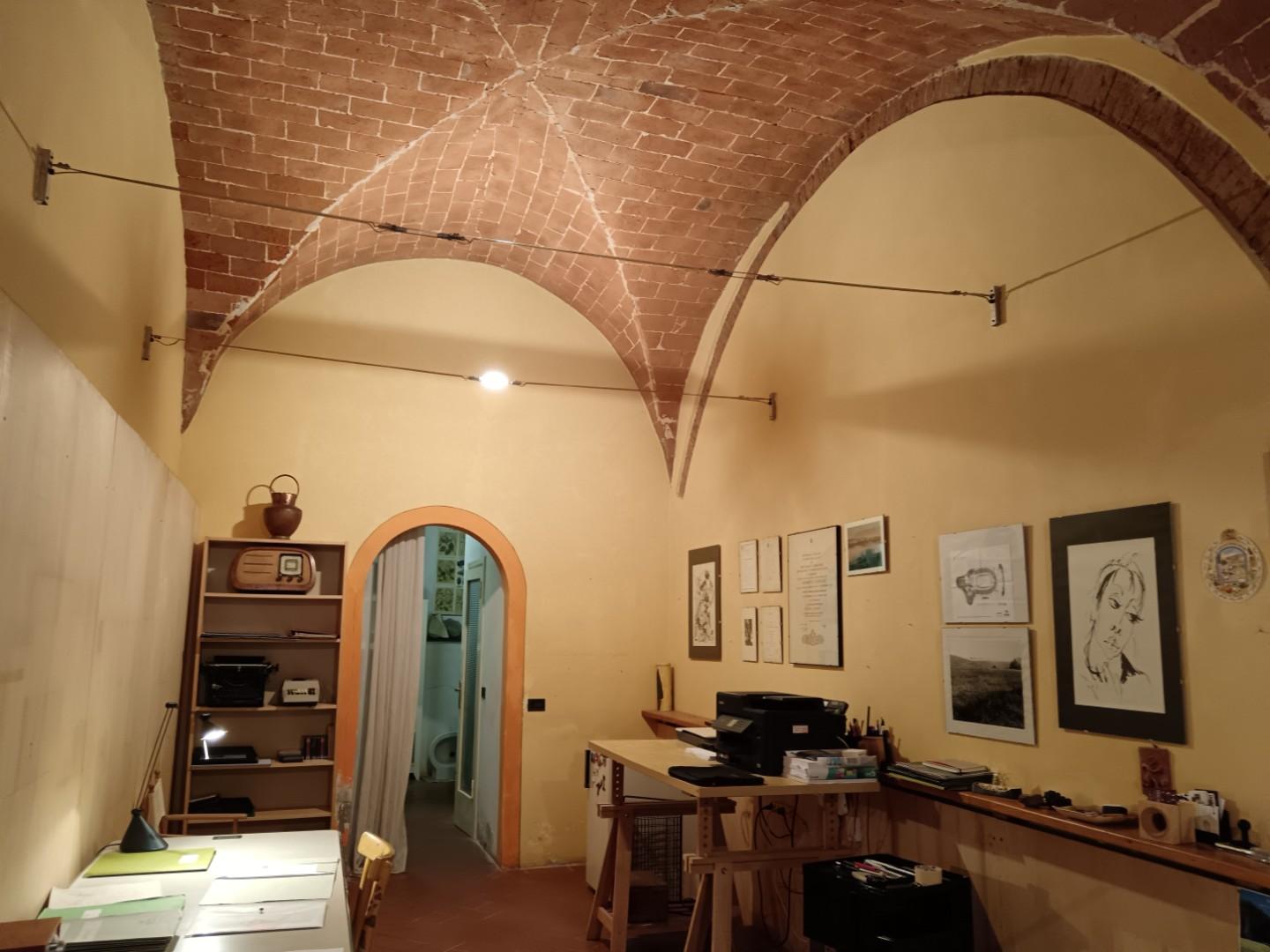 Immagine 5 di Magazzino in affitto  a Empoli