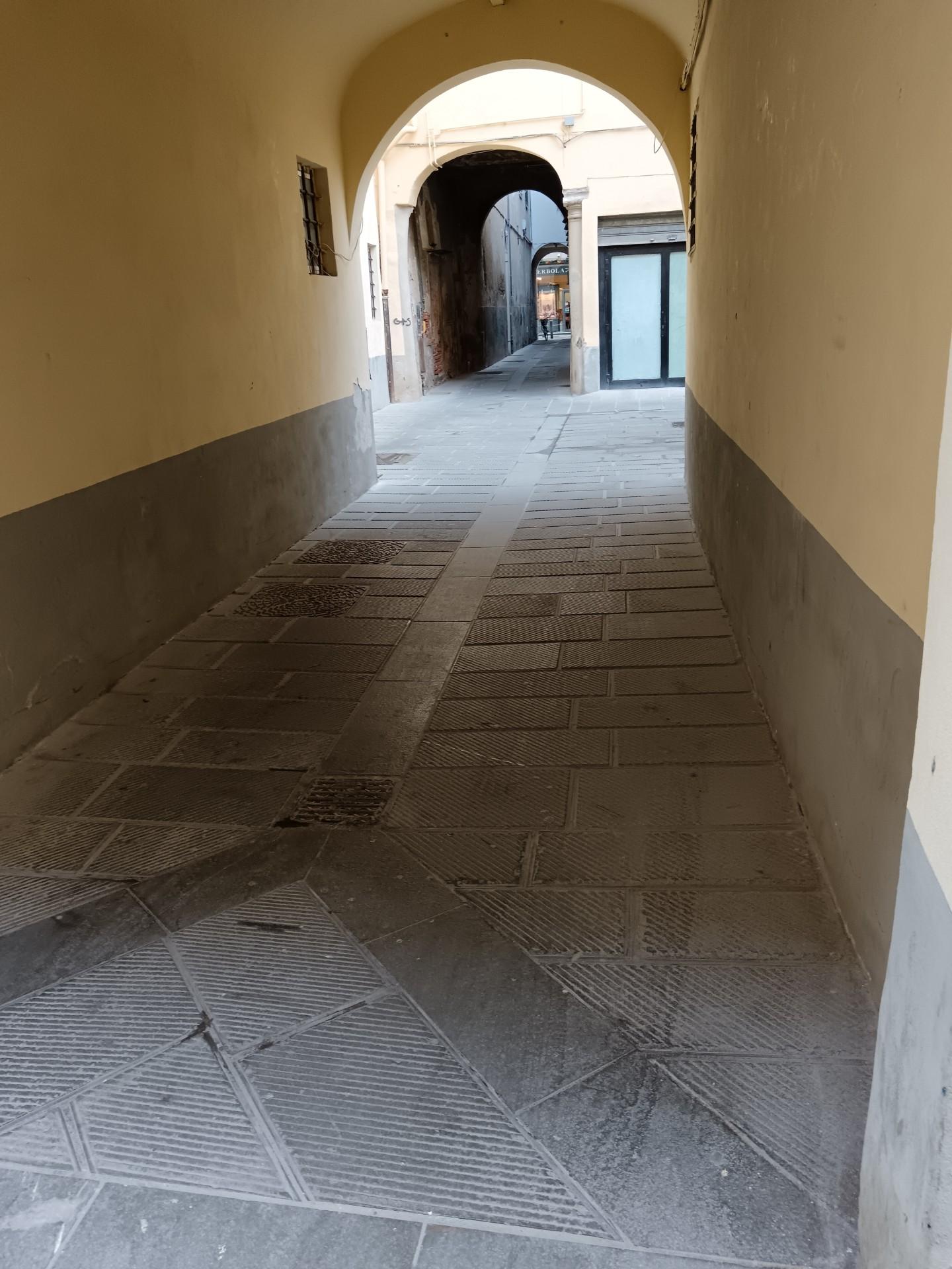 Immagine 15 di Magazzino in affitto  a Empoli