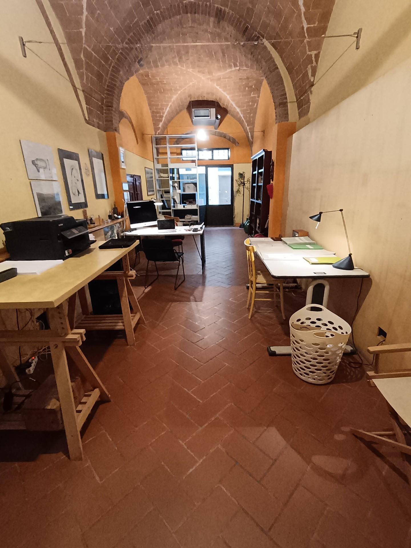 Immagine 6 di Magazzino in affitto  a Empoli