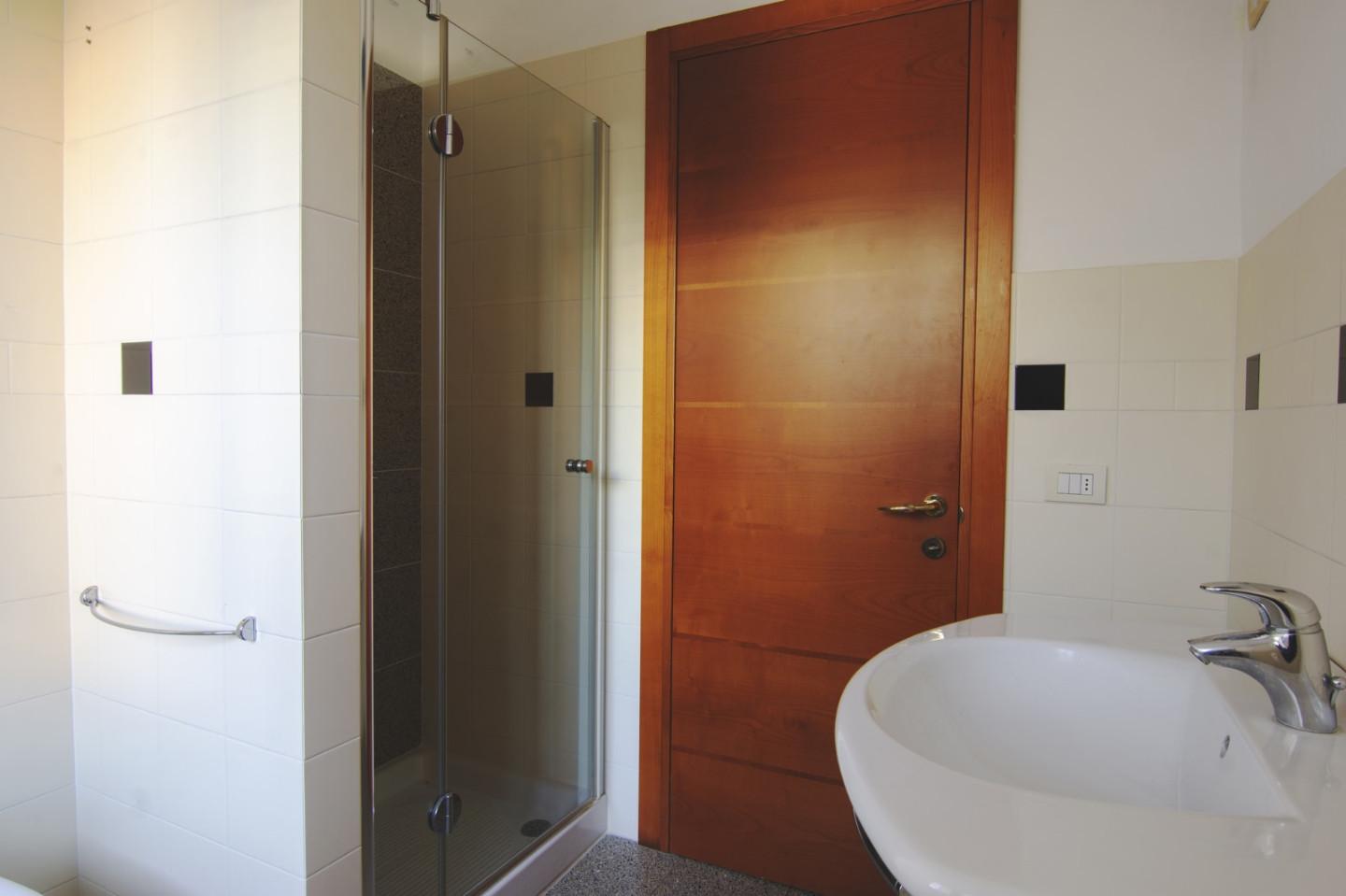 Immagine 5 di Appartamento in vendita  a Livorno