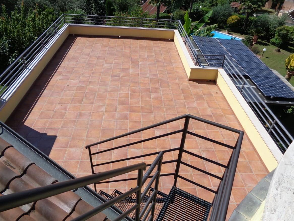 Immagine 25 di Villa in vendita  a Montignoso