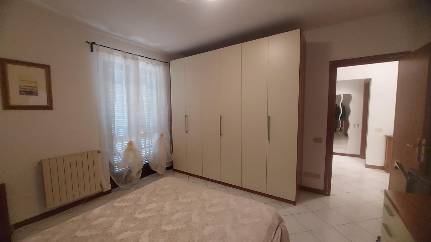 Immagine 9 di Villetta a schiera in vendita  a Massa