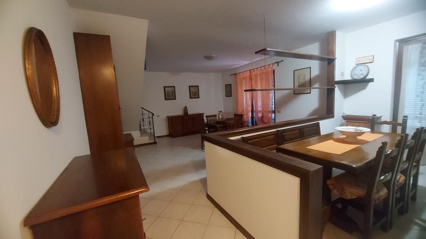 Immagine 2 di Villetta a schiera in vendita  a Massa