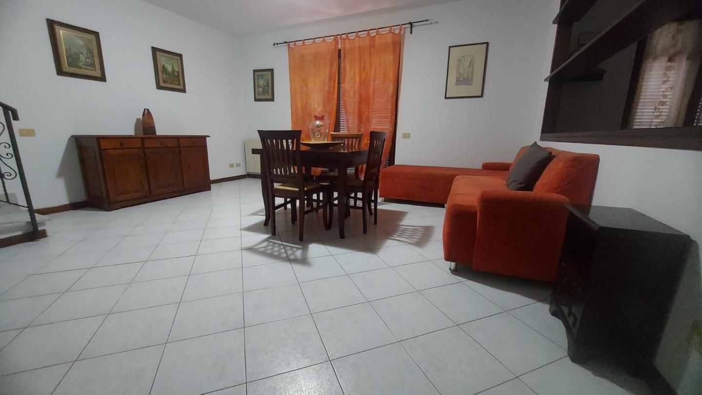 Immagine 3 di Villetta a schiera in vendita  a Massa