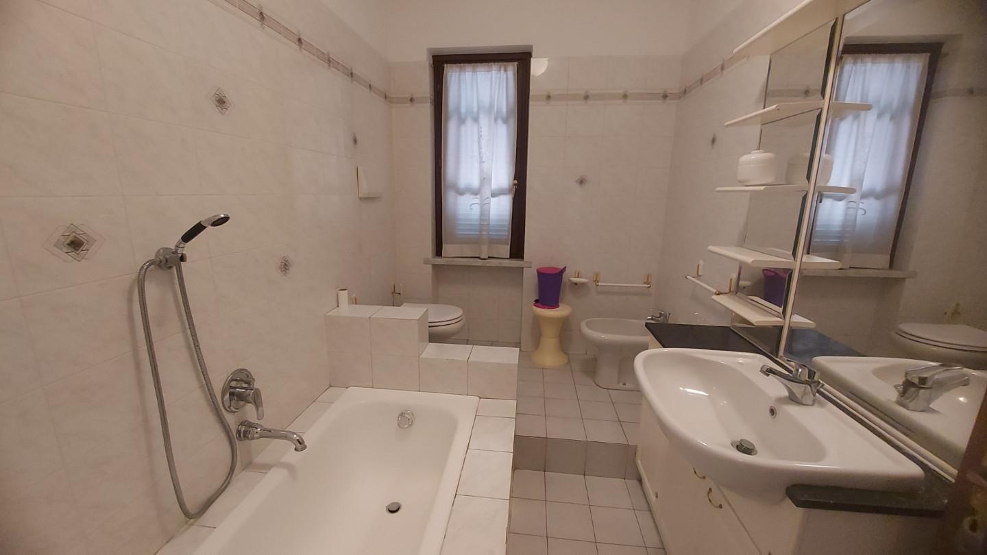 Immagine 10 di Villetta a schiera in vendita  a Massa