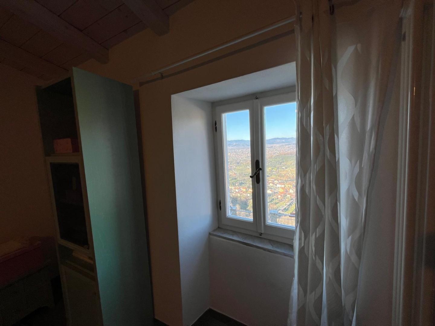 Immagine 13 di Appartamento in vendita  a Ortonovo