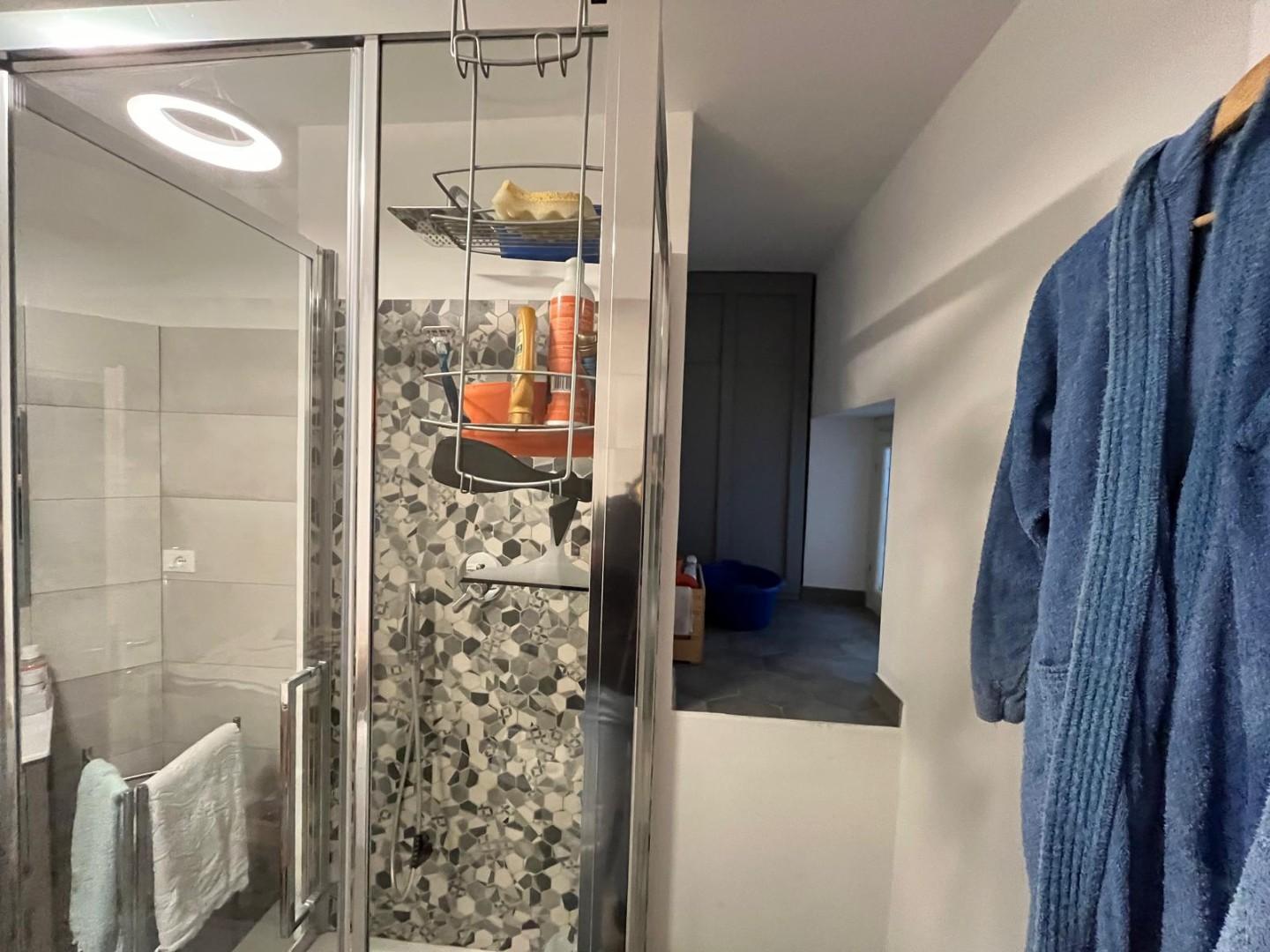 Immagine 9 di Appartamento in vendita  a Ortonovo