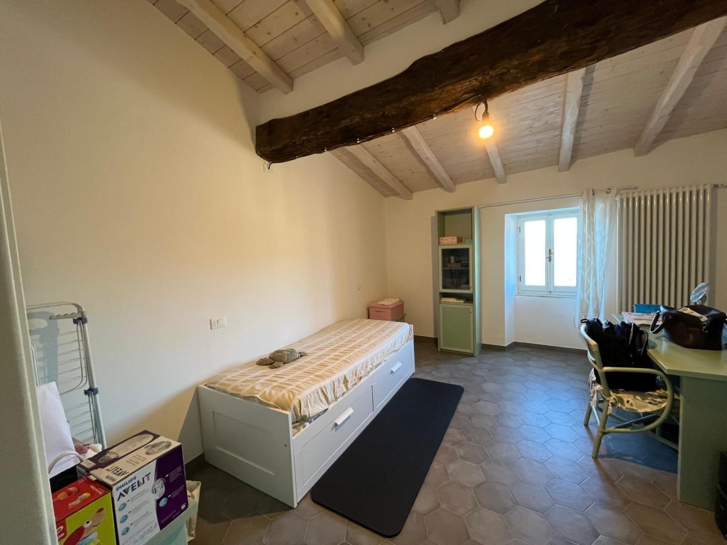 Immagine 11 di Appartamento in vendita  a Ortonovo