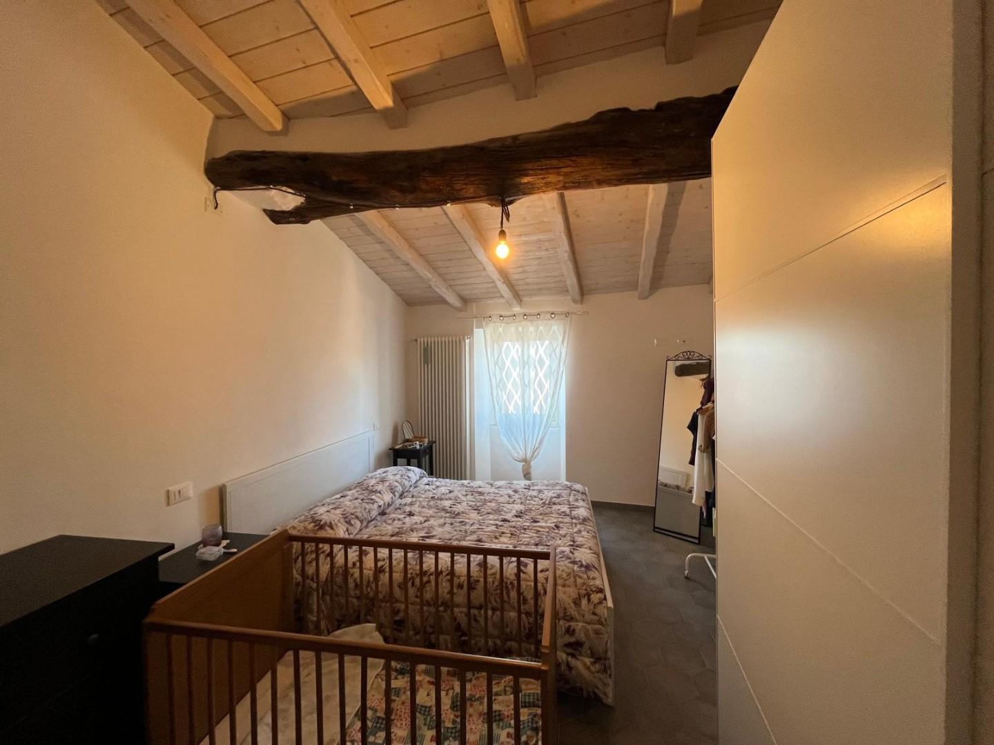 Immagine 3 di Appartamento in vendita  a Ortonovo