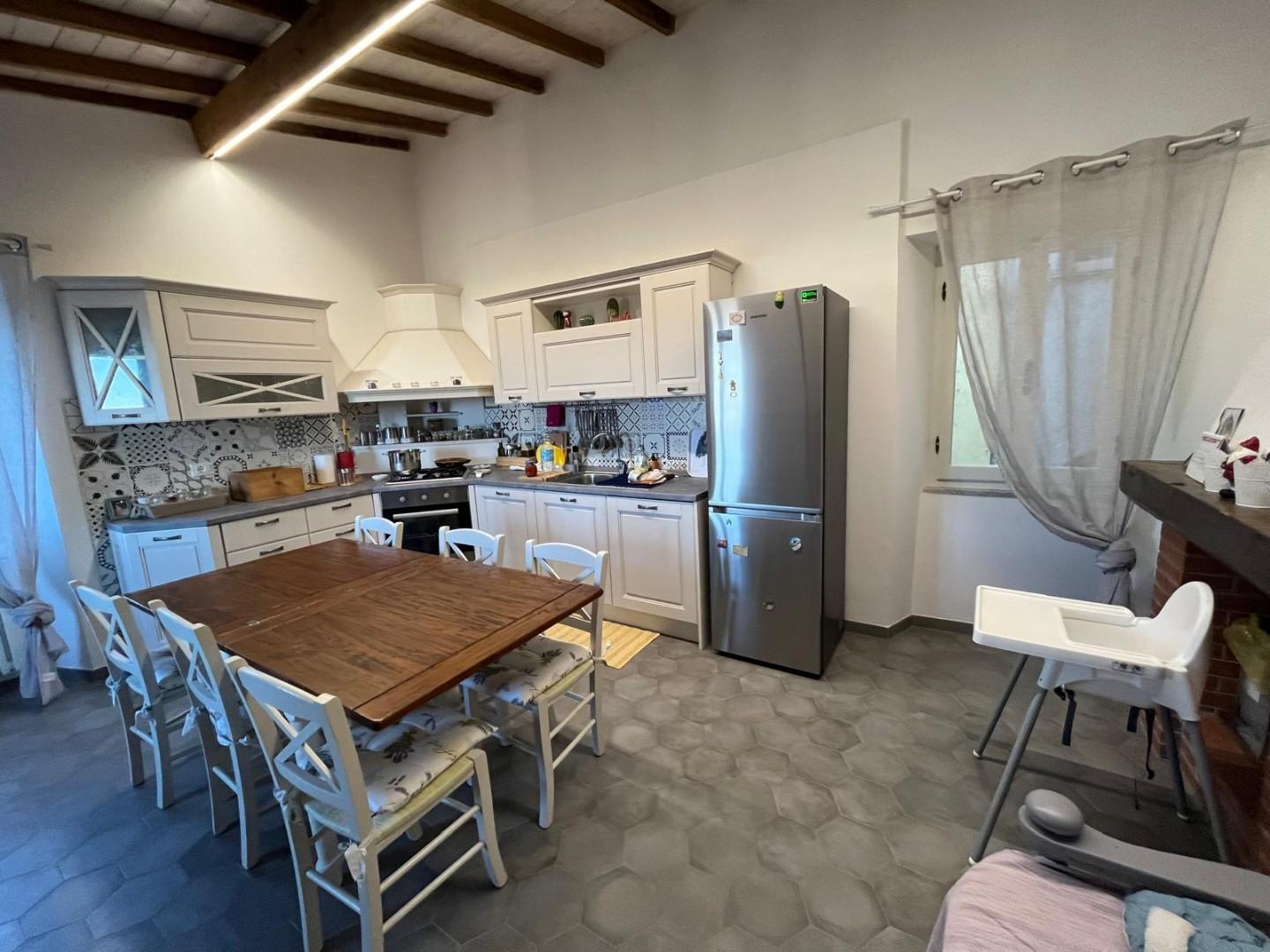 Immagine 16 di Appartamento in vendita  a Ortonovo