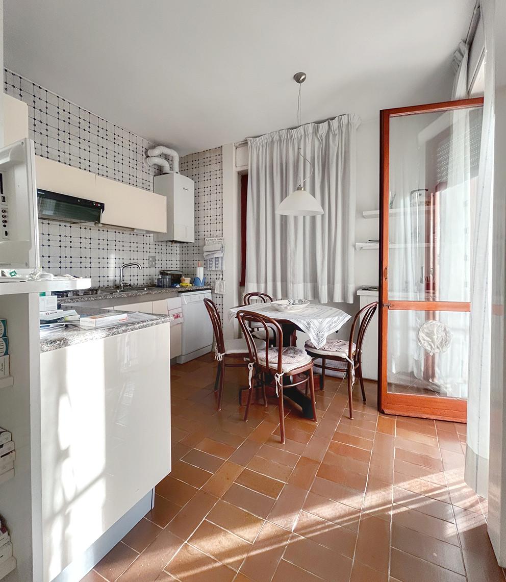 Immagine 11 di Appartamento in vendita  a Livorno