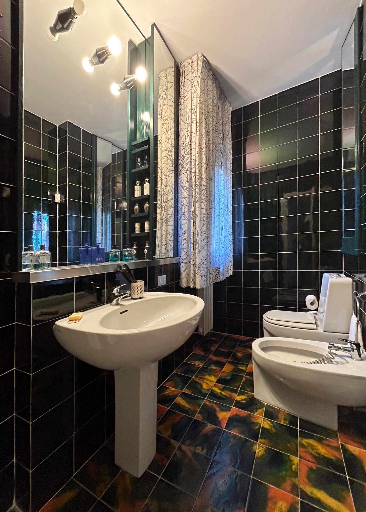 Immagine 22 di Appartamento in vendita  a Livorno