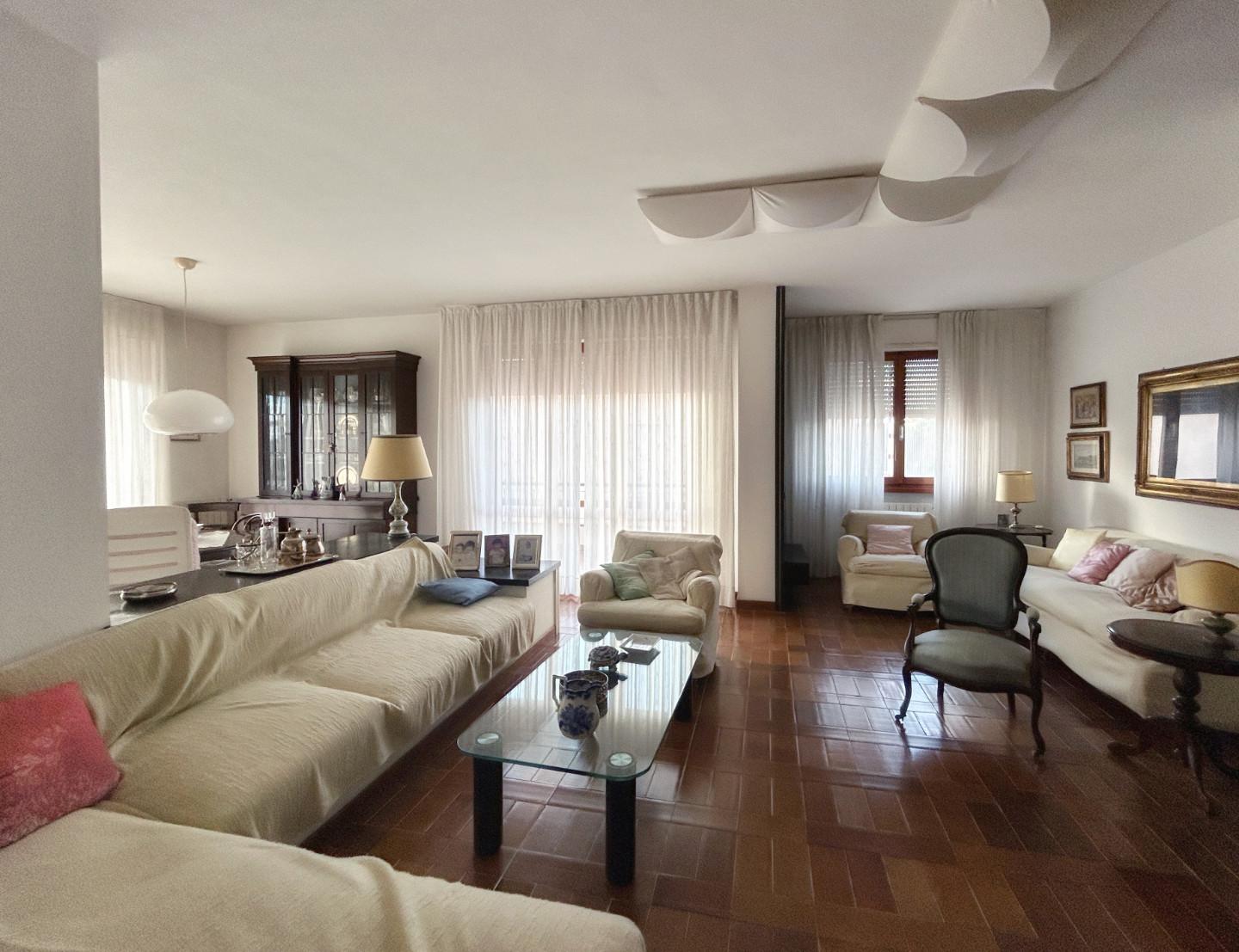 Immagine 4 di Appartamento in vendita  a Livorno