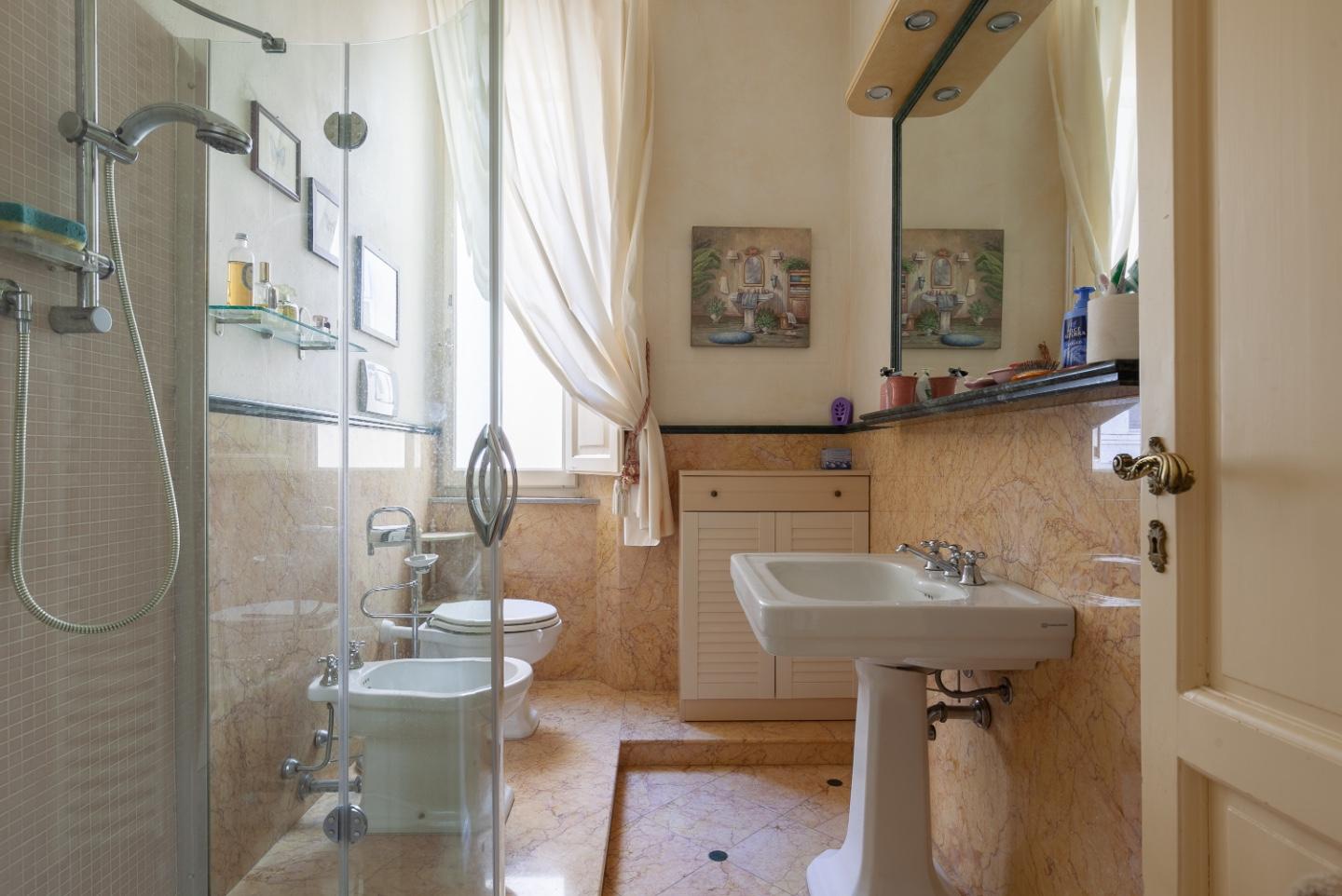 Immagine 9 di Appartamento in vendita  a Pisa